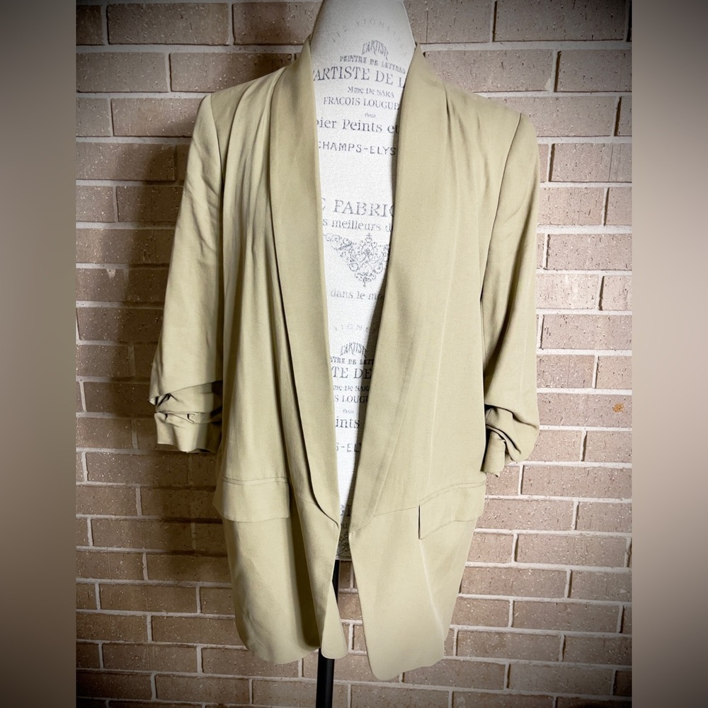 ZARA Woman Tan Open Front Two Pocket Casual Blazer with Ruched Sleeves